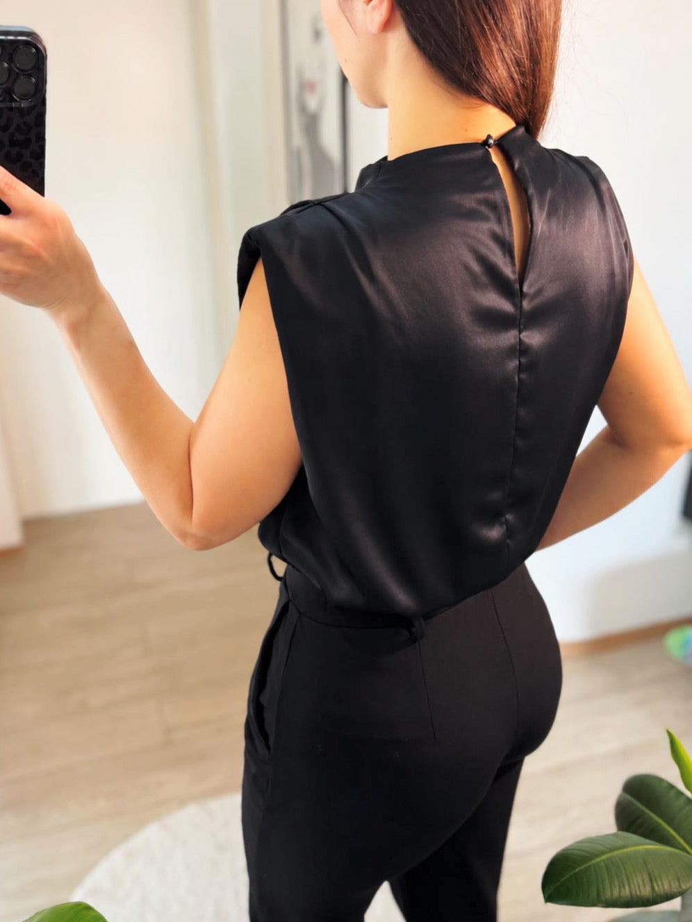 Elegante ärmellose Satinbluse