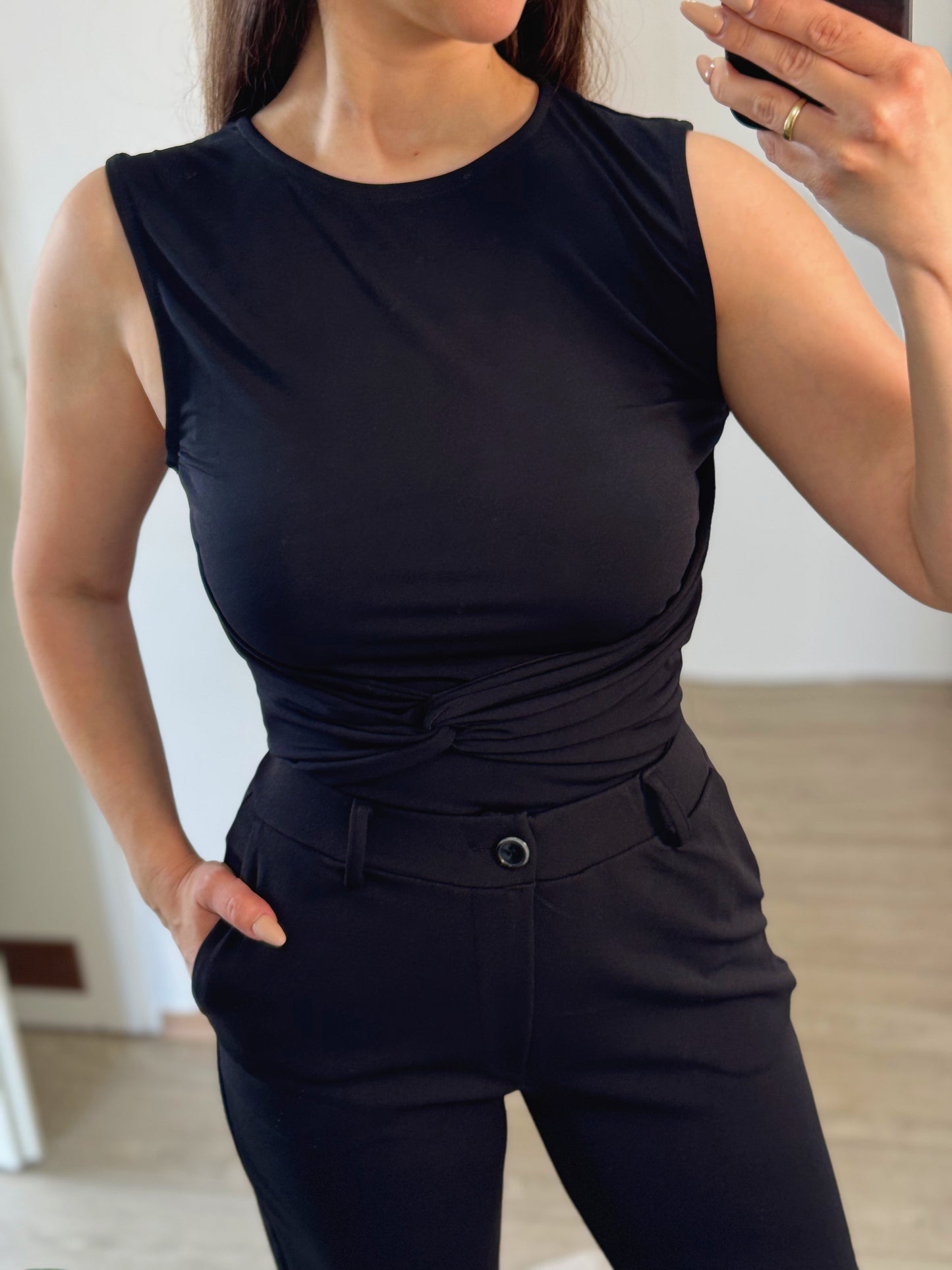 Ärmellose Jersey Bluse mit Knoten