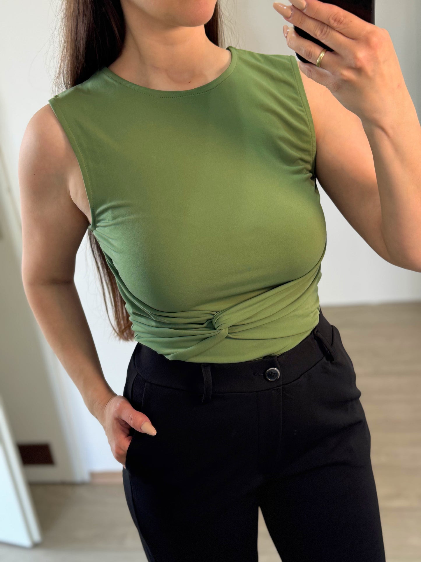 Ärmellose Jersey Bluse mit Knoten